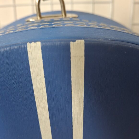 Vintage Travel Hat Box Round 1960s Suitcase Blue With 2 White Stripes - Picture 3 of 16